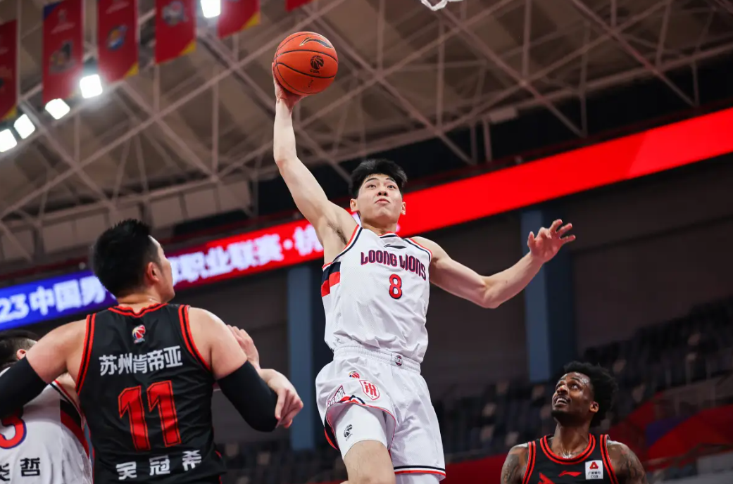 AYX SPORTS关于转折点广东宏远复出首秀；NBA季后赛集结日攻防权衡；悬念犹存；赛季目标并未改变的信息