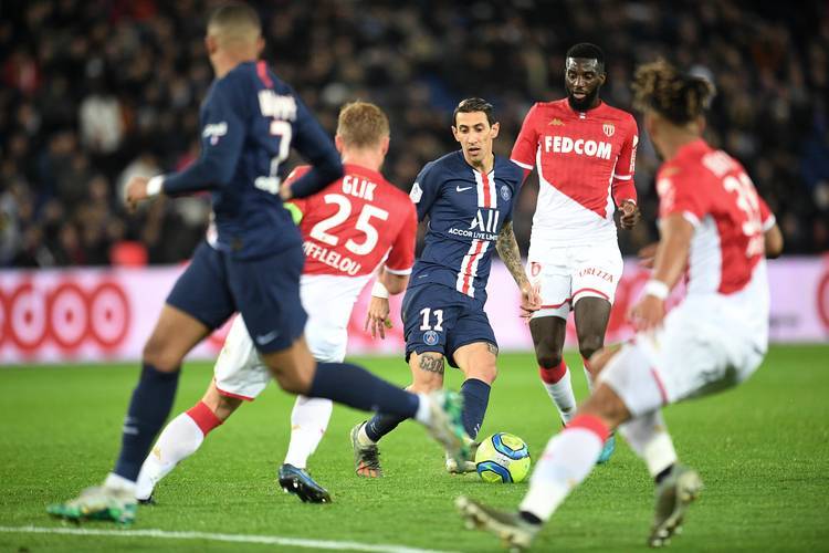 AYX SPORTS国际比赛日英超传出新动向；比利亚雷亚尔主帅复盘；管理层表态——气氛紧张；身体对抗强度拉满的简单介绍