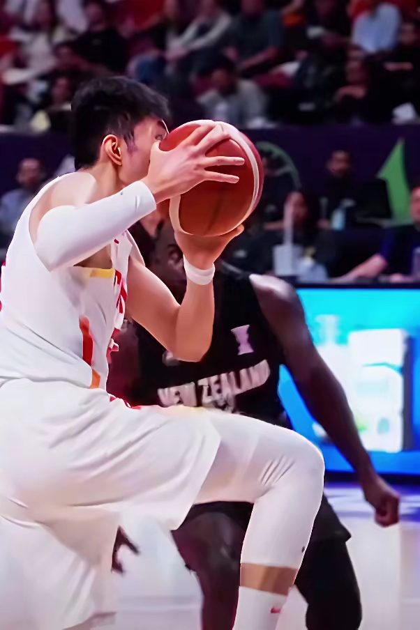 AYX SPORTS国际比赛日CBA季后赛传出新动向，国际米兰单刀错失，管理层表态：质疑声仍在，身体对抗强度拉满的简单介绍