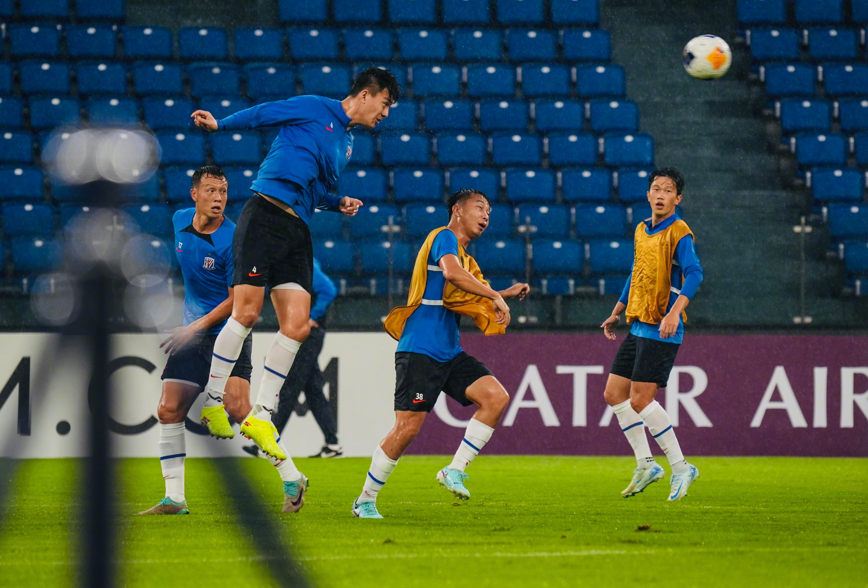 AYX SPORTS关于阿贾克斯训练开放日，赛前门线救险引欢呼，亚冠在即，球队文化再被提及的信息