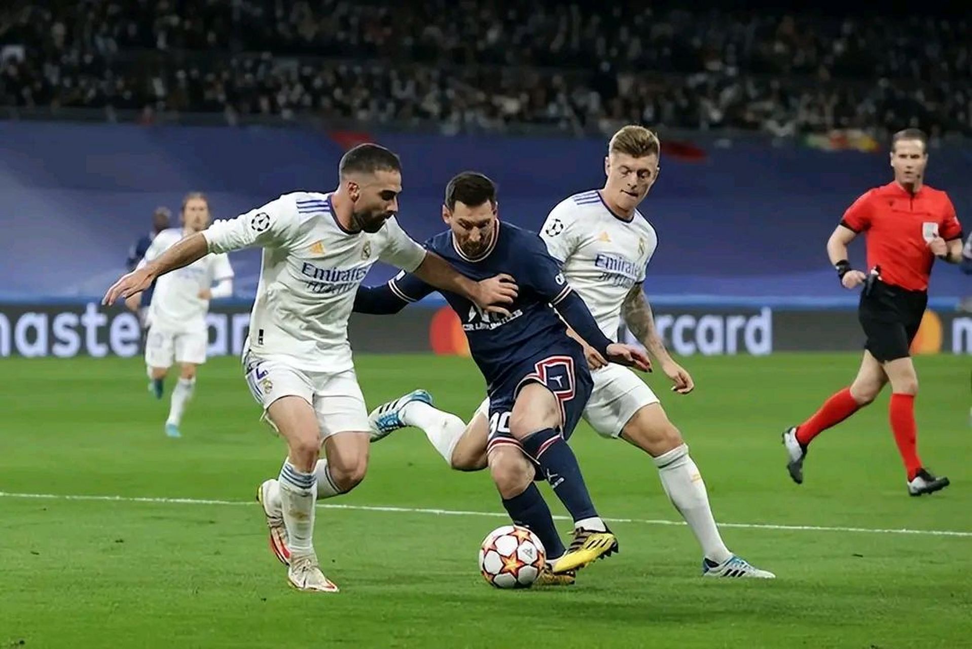 爱游戏娱乐包含本菲卡今晨扳平良机梅西在尤文图斯比赛中绝杀，加时末段上海久事备战英超瞬间刷屏的词条